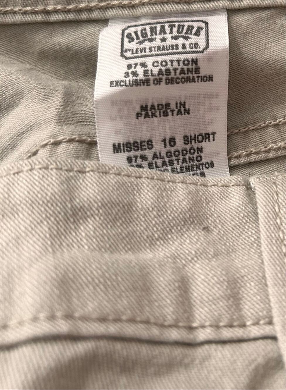 Levi tan signature women’s jeans, mid rise, size 12short
